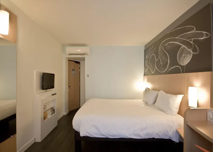 Ibis Pere Lachaise Отель 3*