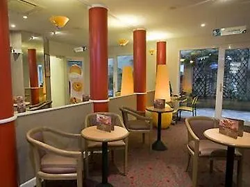Отель Ibis Pere Lachaise Париж